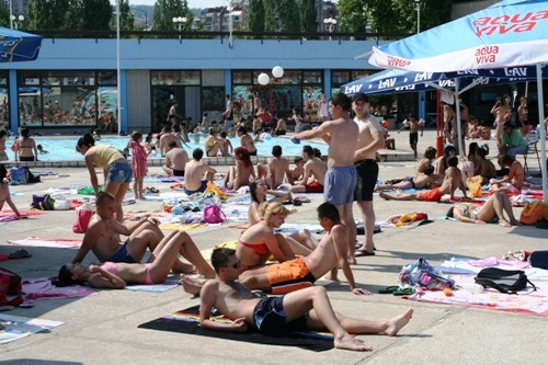 Bazeni 2010 (7) POČELE GUŽVE NA BORSKIM BAZENIMA