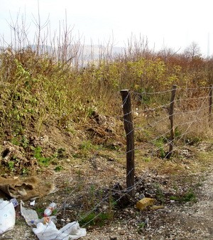 Iskidana i pokradena ograda na kopu SAMOUBISTVO U AMBISU STAROG KOPA BORSKOG RUDNIKA?