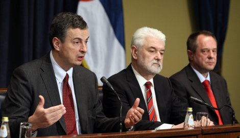 Cvetkovic-konferencija Bankari tek treba da pretoče mere u ponudu građanima: Šoškić, Cvetković i Dugalić