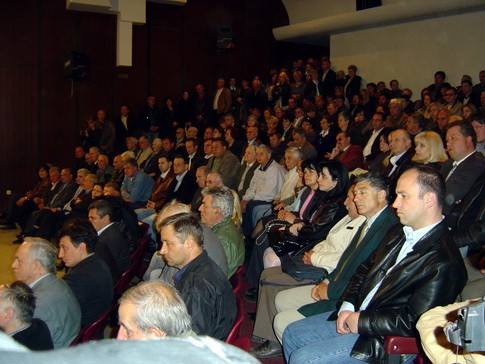 Učesnici komemorativnog skupa u Boru KOMEMORACIJA POVODOM SMRTI BOŽINA JOVANOVIĆA