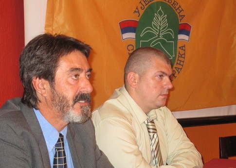 UJEDINJENA SELJACKA STRANKA PRESS U MEDIJA CENTRU U BORU ODBORNIK VUKADINOVIĆ NAPUSTIO SNS, PREŠAO KOD JANOŠEVIĆA