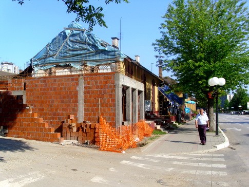 prekinuti radovi novi objekat 2 ZAUSTAVLJENA GRADNJA NA MESTU SRUŠENE FRANCUSKE KUĆE