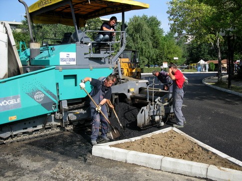 Asfaltiranje kruznog toka na trecem kilometru u Boru DONATORI GRADE I UREĐUJU BOR