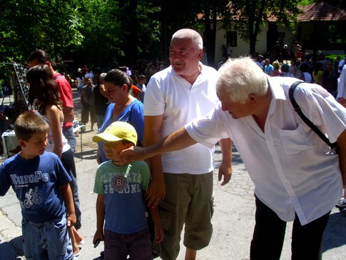 Deca u Banji NAROD KLICAO I KNEZU I KRALJU