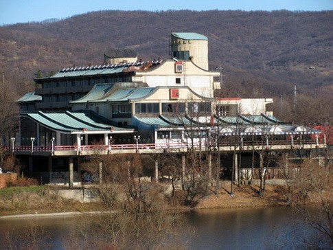 Hotel jezero ŽIČARA NA CRNOM VRHU “OBNAVLJA” HOTEL “JEZERO”