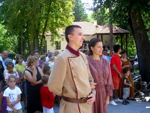 Konak NAROD KLICAO I KNEZU I KRALJU