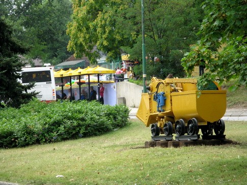 MUZEJSKI EKSPONAT U GLAVNOJ ULICI EKSPONATI NESTALI ( ili OTETI ) IZ PARKA-MUZEJA