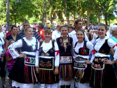 Narodna nosnja NAROD KLICAO I KNEZU I KRALJU