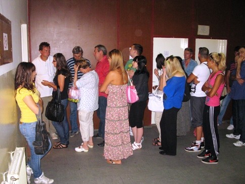 Popisivaci Opstina Bor avgust 2011 005 VELIKA GUŽVA ZA POPISIVAČE
