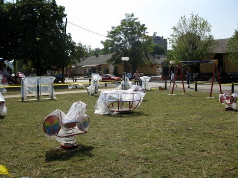 DECIJI ZABAVNI PARK KOD DOMA KULTURE U BORU USKORO I DEČJI PARK