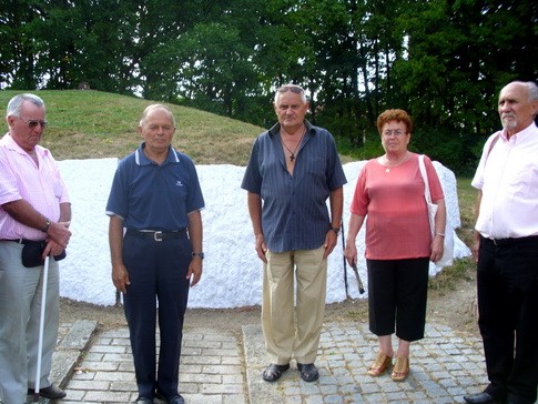 U spomen-parku streljanim Sremcima 1942 POEMA ODJEKIVALA REKOM SAVOM