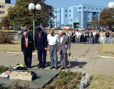 Polaganje venaca 3. 10. 2011. 018 DANAS JE DAN OSLOBOĐENJA BORA