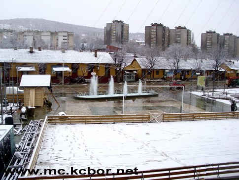 Fontana zimi 1 FONTANA KOJA “OSVEŽAVA” PO SNEGU I LEDU