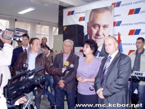 Sa slave SNS-a, Zlata Marković u sredini.