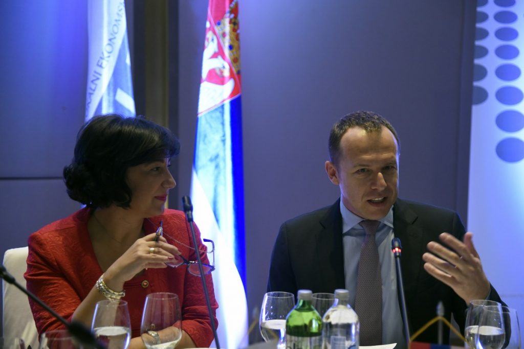 radni-susret-clanova-i-partnera-naled-a-s-direktorkom-poreske-uprave-draganom-markovic-2_1200x800-1