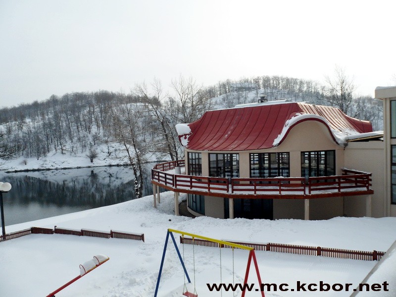Borsko jezero zabelelo, Banja idilična