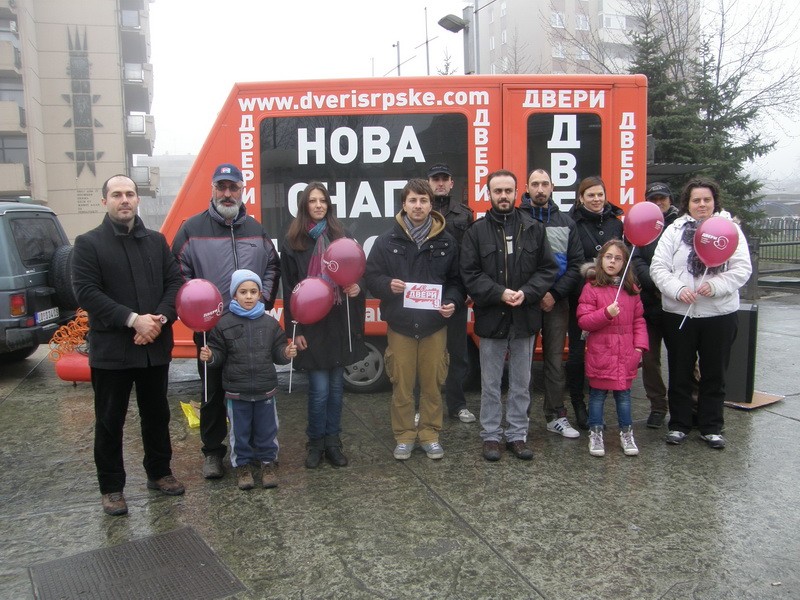 Pokret Dveri: Apel majke! Srbija je ženskog roda! Pokret Dveri: Apel majke! Srbija je ženskog roda!