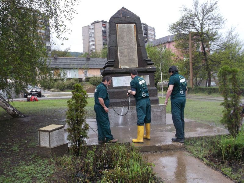 Očišćen spomenik palim ratnicima u Boru