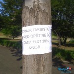 Taksisti štrajkuju ispred opštine zbog kolega "divljaka". Da li je samo to u pitanju?