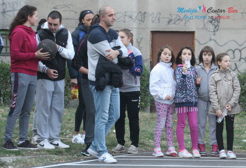 Bor: Mini-basket u akciji sto terena za jednu igru Bor: Mini-basket u akciji sto terena za jednu igru