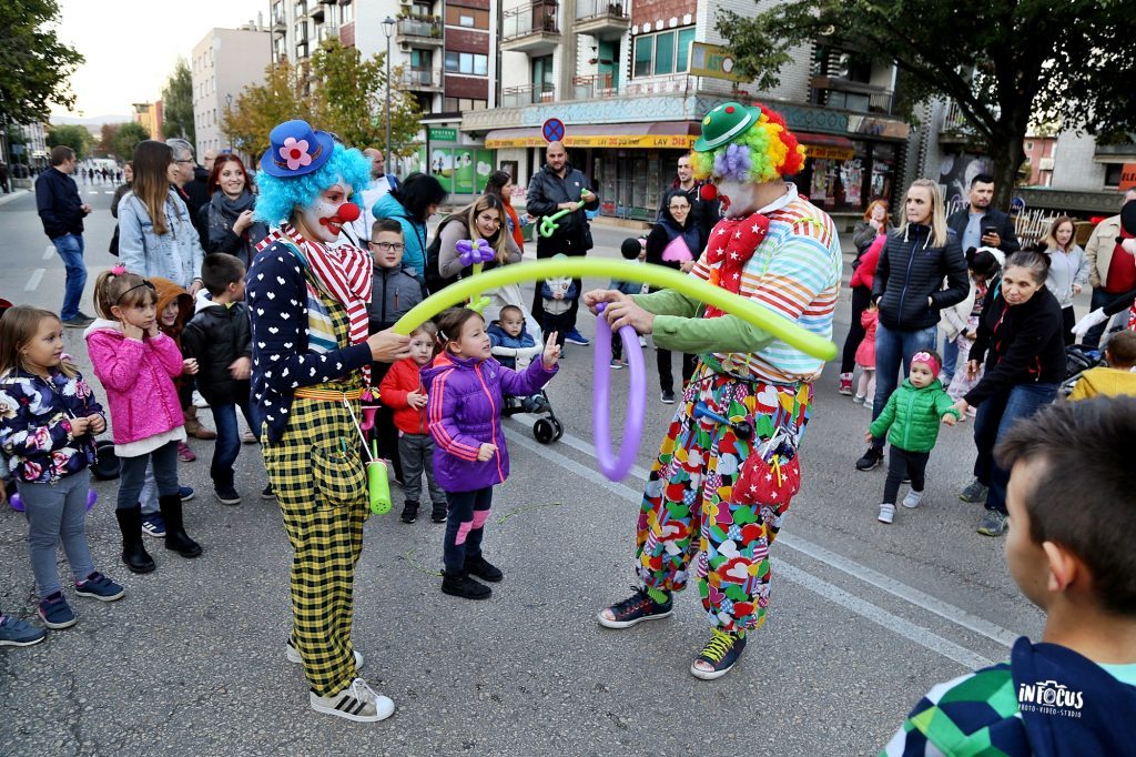 Bor: Porodična šetnja