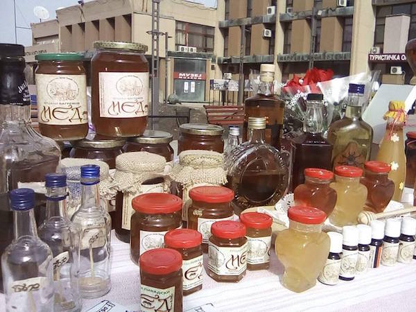 4. Osmomartovski bazar suvenira