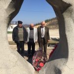 Ljubavi smo učili vatru da nam zemlja više ne gori