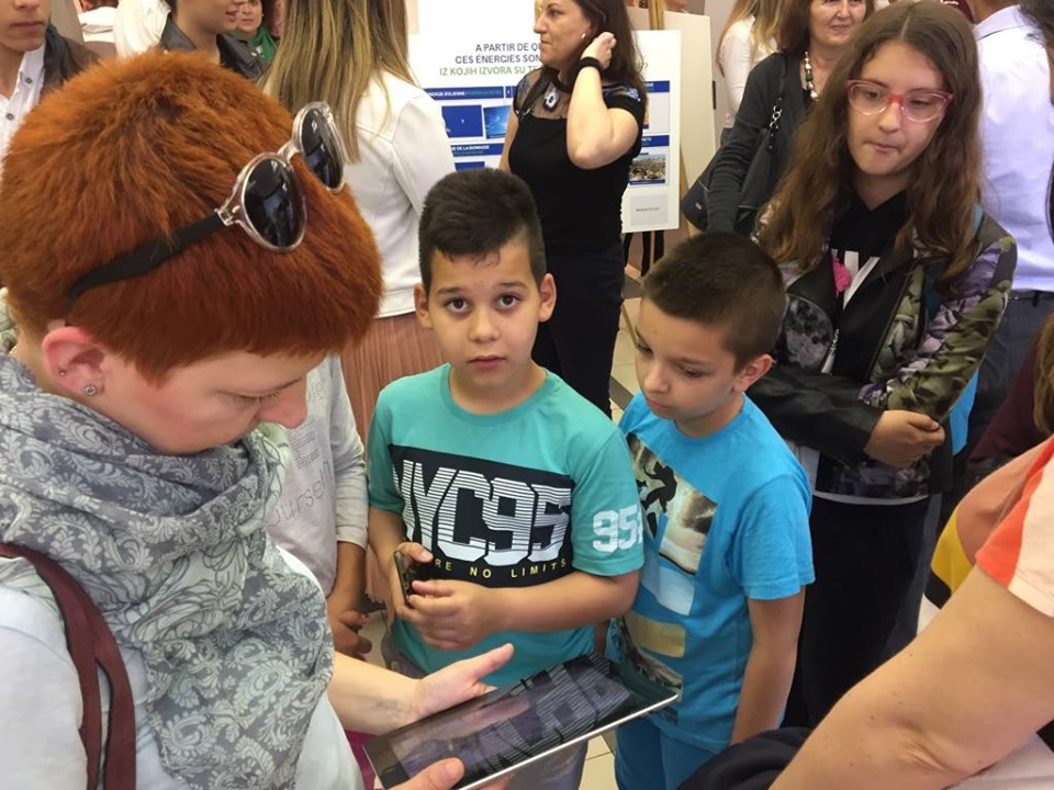 Osnovci 3.oktobra medju laueratima "RUKA U TESTU"