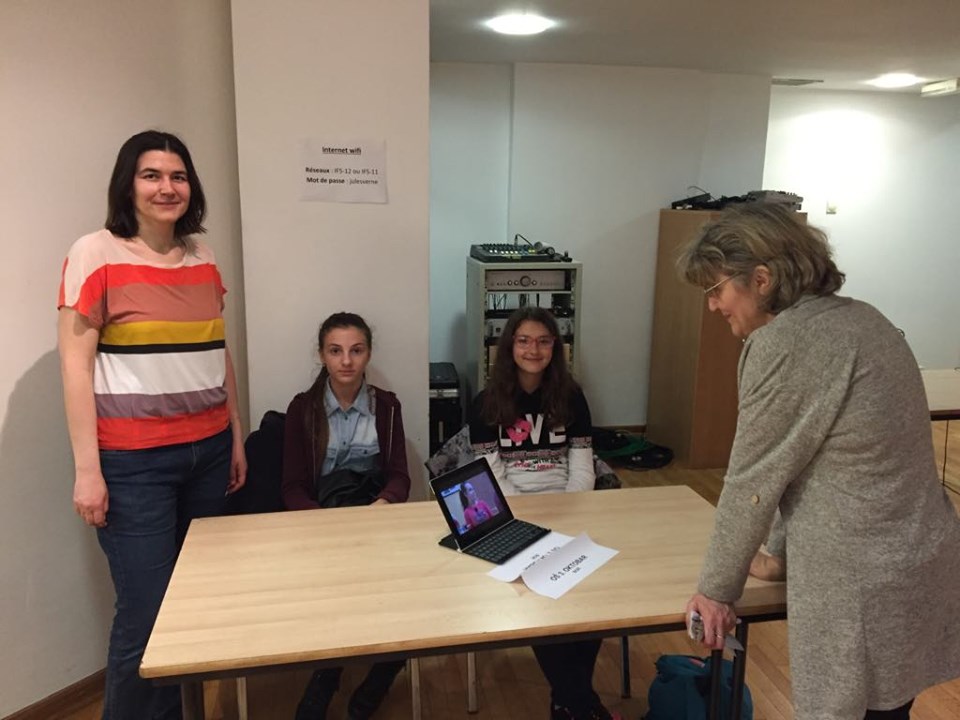 Osnovci 3.oktobra medju laueratima "RUKA U TESTU"