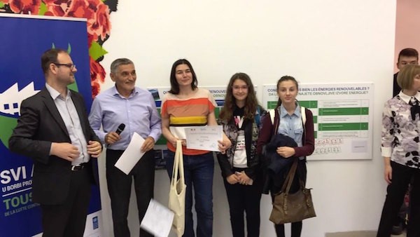 Osnovci 3.oktobra medju laueratima "RUKA U TESTU"